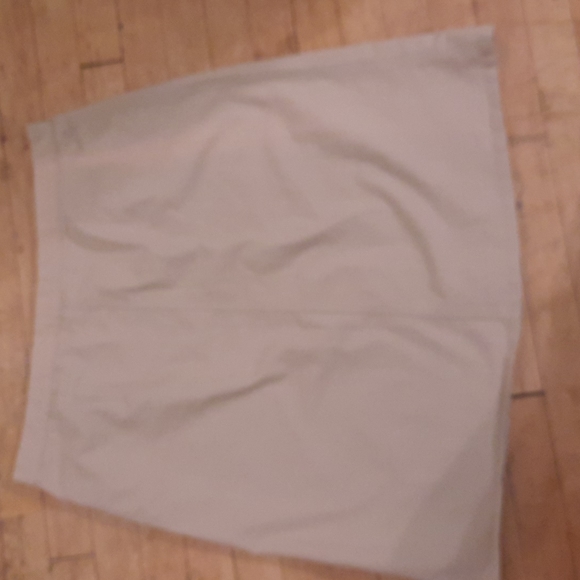 Button down semi-short skirt - Picture 9 of 10